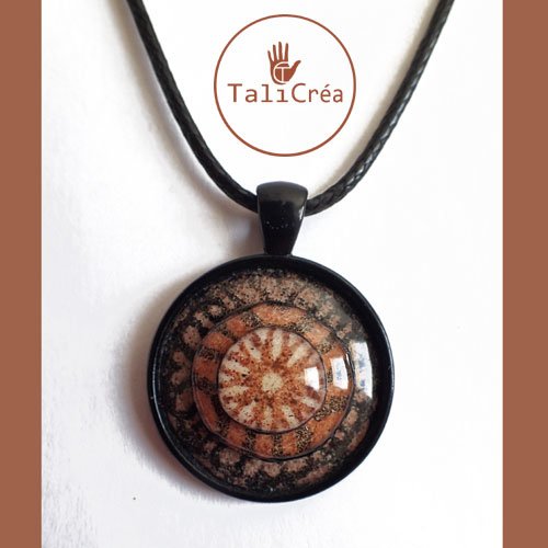 Collier cabochons superposés en sables rose orange rouge