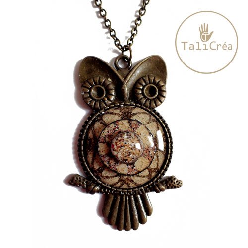 Collier chouette bronze cabochons de sables superposés bordeaux
