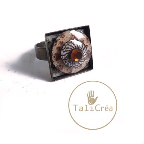 Bague carrée bronze 3 cabochons sables et strass