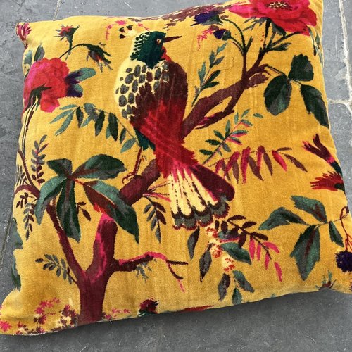 Housse de coussin, velours de coton lisse motifs jungle avec oiseaux de paradis, fond jaune safran