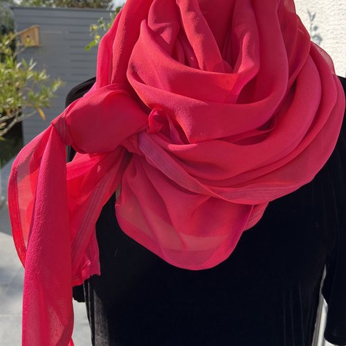Maxi foulard en voile de soie, couleur rose indien avec reflets moirés changeants. a voir !