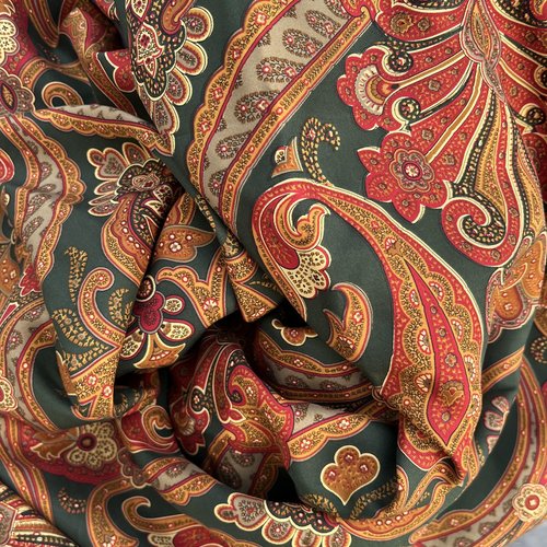 Luxe : très grand carré de twill de soie, motifs cachemire, châle en soie, fond vert foncé et motifs bronze