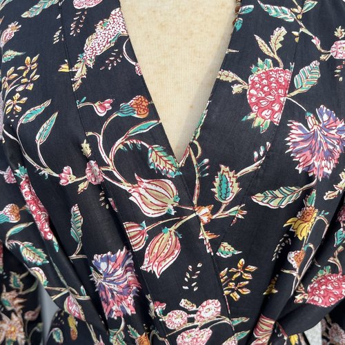 Kimono coton indien, ou sur chemise forme kimono, fond noir et fleurs feuillages... taille unique