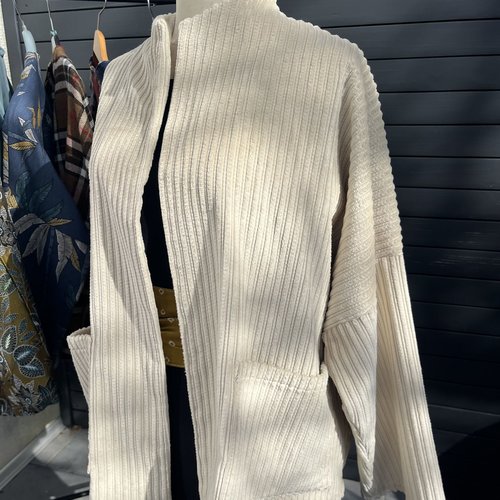 Veste oversize velours de coton grosses cotes, poches plaquées, modèle unique, couleur blanc cassé
