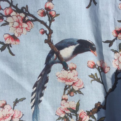 Voile de coton, oiseau de paradis, cerisier du japon, bleu rose gris, idéal vêtement d'été : tunique, robe.. a voir !