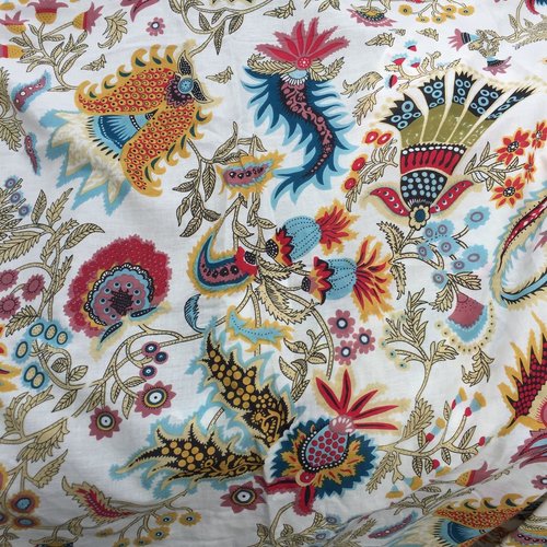Voile de coton,  block print (imprimé manuellement au tampon) - fond blanc, motifs rouge, bleu, jaune...
