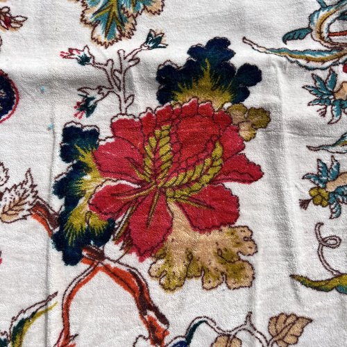 Velours de coton lisse, fond blanc, motifs style jungle, fleurs feuilles, velours très souple, idéal décoration ou veste, jupe, kimono...