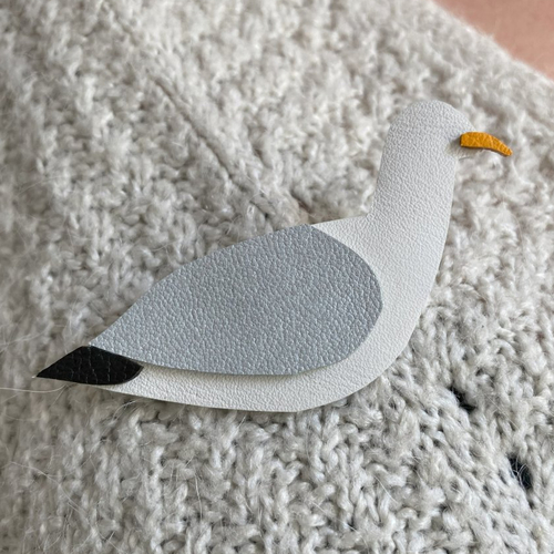 Broche en cuir oiseau goéland