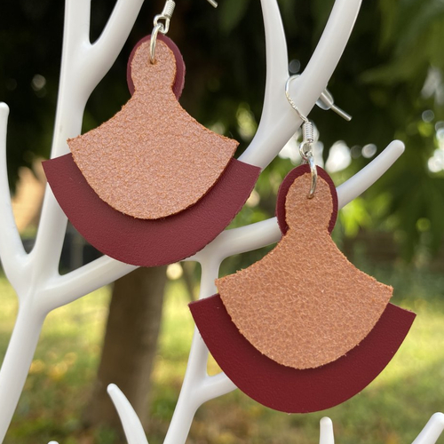 Boucles d'oreilles en cuir art déco rouge bordeaux et cuivre