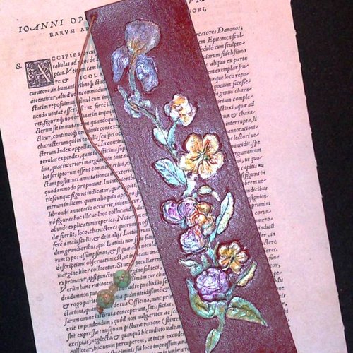 Marque-page en cuir "ton bouquet"