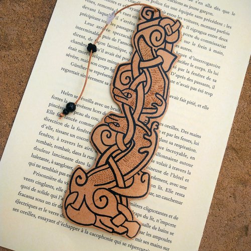 Marque page cuir "celtique "