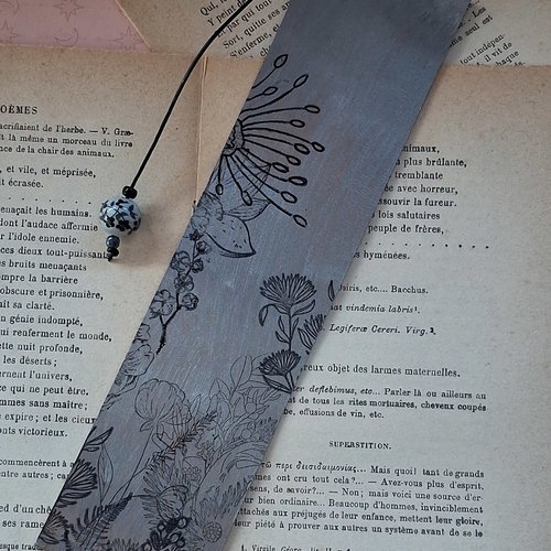 Marque page cuir "fond végétal"