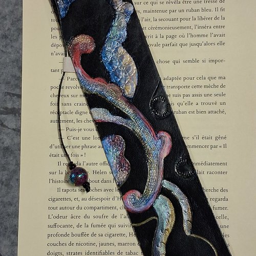 Marque page cuir-composition