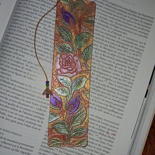 Marque page cuir rosa