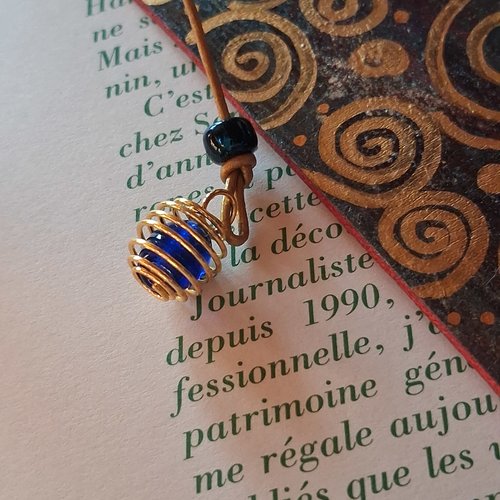 Marque page cuir "spirales"