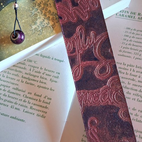 Marque-page cuir " volutes"