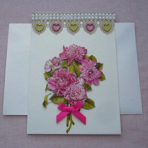 Carte 3d Faite Main Fete Anniversaire Bouquet De Pivoines Fond Blanc Irise Dore Perles Acryliques Ruban Enveloppe Assortie Un Grand Marche