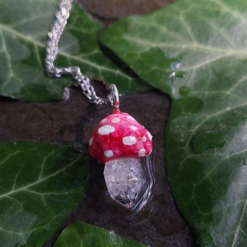 Pendentif amanite rose