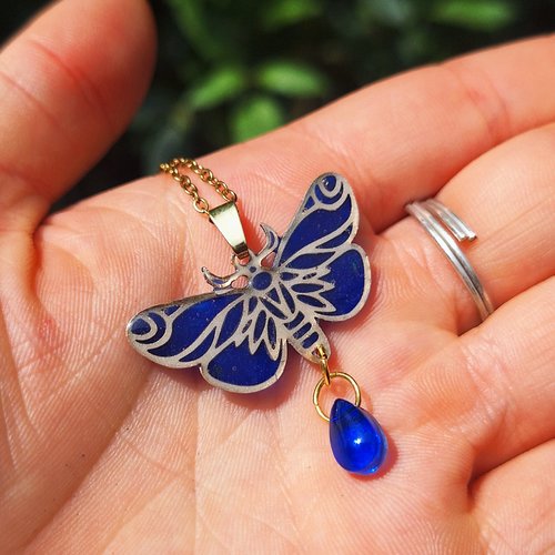 Collier papillon lumineux