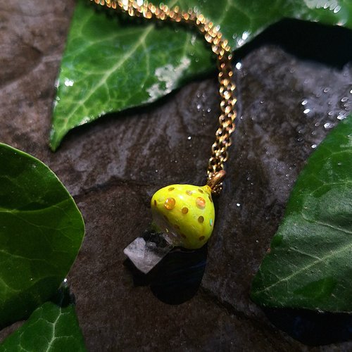 Pendentif champignon fluorescent