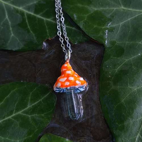 Collier champignon uv