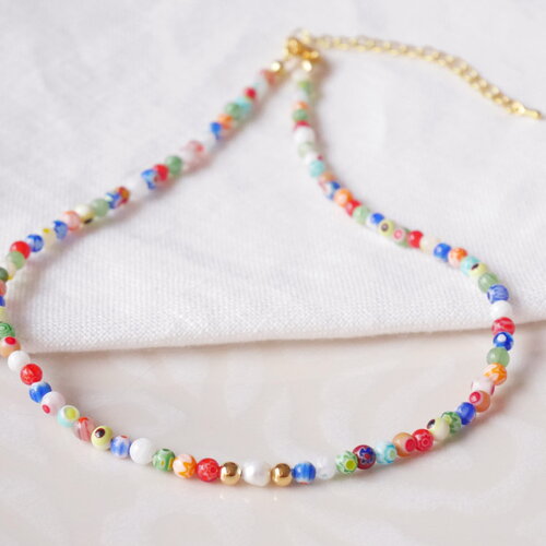 Collier millefiori en perles – fil de verre coloré avec perle baroque d’eau douce