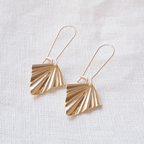 Boucles d'oreilles éventail en or, pendantes art déco, légères, élégantes et raffinées.