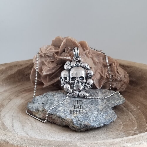 Original collier plusieurs tête de mort avec collier en acier inoxydable argente long 61cm the bad rebel collection