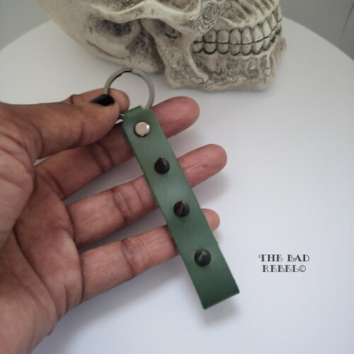 Original porte cles homme !! green spike !! en cuir vert et gun metal t.11cm x 2.5cm the bad rebel collection boho chic