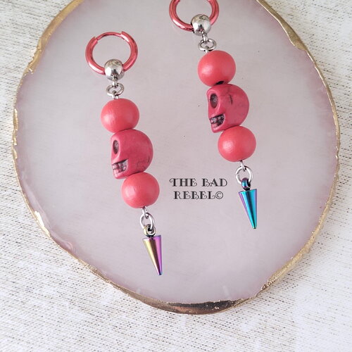 Boucles d'oreilles créoles alternatives collection the bad rebel !!skull point!! pearls howlite skull rouge spike cone multi t.7 cmx1,3cm