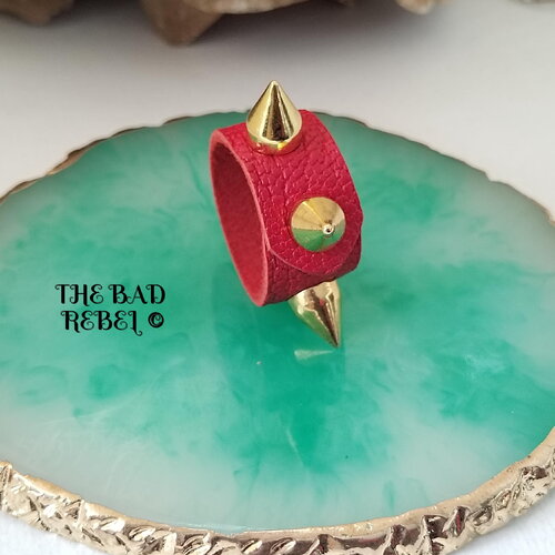 Original bague cuir alternative rouge !!triple spike!! avec pendentif spike cone en metal dore t. 7.5cm the bad rebel collection spike rings