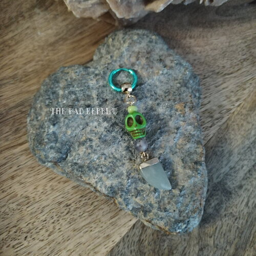 Original boucle creole !! skull nation!! pearl howlite vert skull et pierre précieuse long t 6.5cm x 1.5cm the bad rebel collection