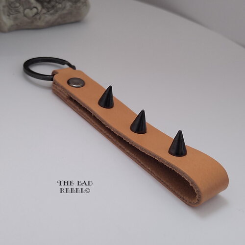 Original porte cles homme !! tan spike !! en cuir tan et gun metal t.11cm x 2.5cm the bad rebel collection boho chic