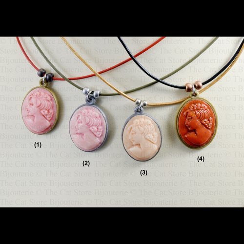 Collier-pendentif 'cameo',cuir, pâte polymère, rocaille de verre et acier inoxydable
