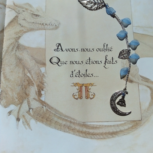Marque page bleu glace nœud celtique charmed