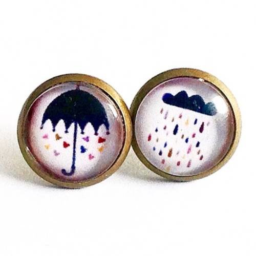 Boucles d'oreille puces, en bronze, cabochons, parapluie et coeurs multicolores et nuage et pluie. 