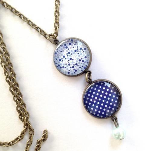 Collier cabochon pois tons bleus et blancs, perle, en bronze. 