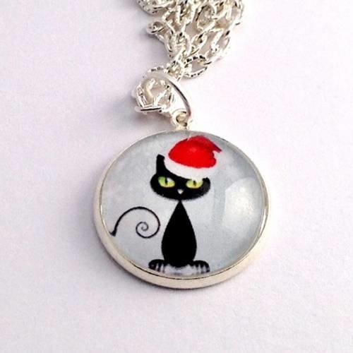 Collier : chat noir et bonnet de noël.