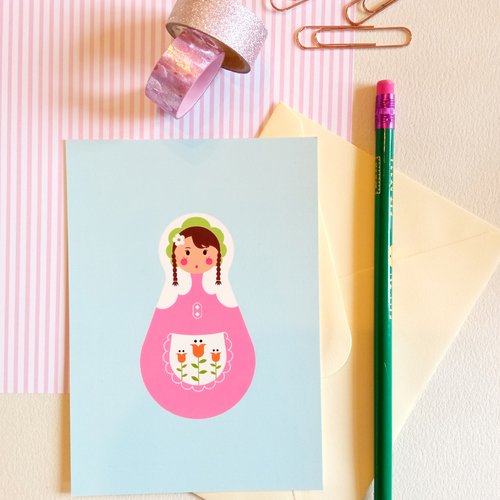 Carte postale poupée russe, saison printemps, pastel, naissance, anniversaire, fille, matriochka