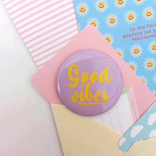 Magnet 56 mm parme good vibes, magnet porte-bonheur, grand format