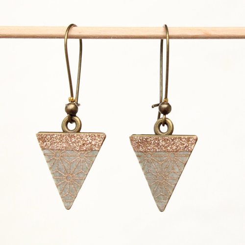 Boucles d'oreilles triangles bronze motifs japonais dorés modèle konpeitō