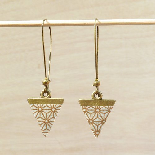 Boucles d'oreilles longues triangles bronze motifs japonais dorés modèle konpeitō