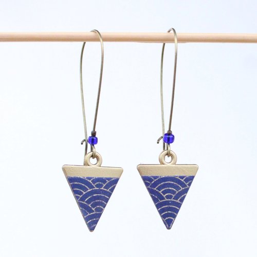 Boucles d'oreilles longues artisanales triangles marine et bronze motifs vagues japonaises