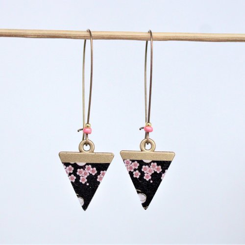 Boucles d'oreilles longues triangles bronze motifs japonais fleurs de cerisier sakura