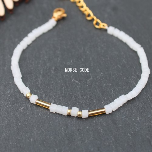 Bracelet fin personnalisé initiales en morse doré inoxydable perles blanches carrées miyuki idée cadeau fête des mères anniversaire