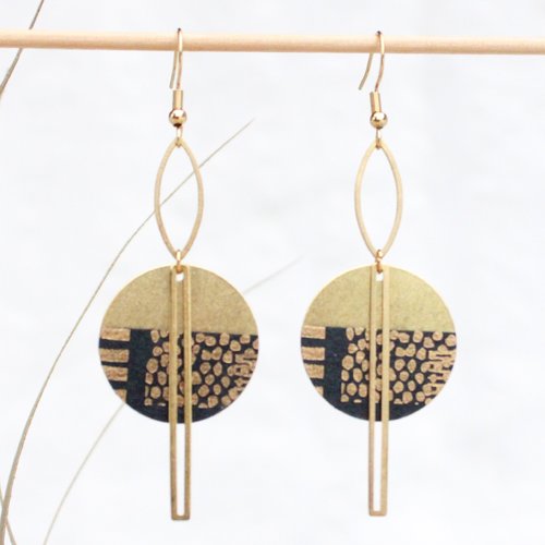 Boucles d'oreilles minimaliste formes geometriques art abstrait noir et doré crochet inoxydable cadeau pour elle fait mains