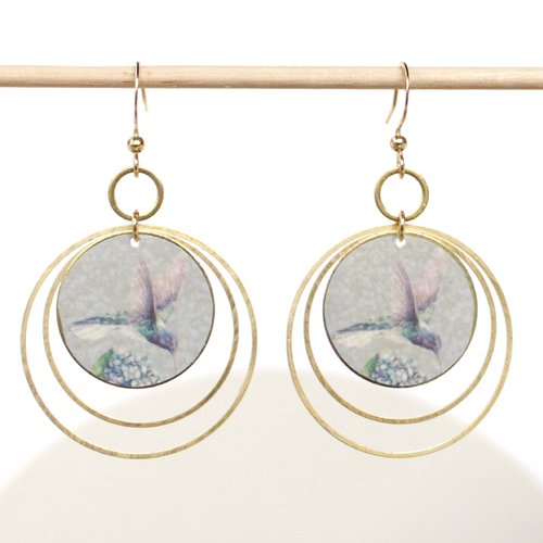 Boucles d'oreilles oiseau colibri artisanales rondes double cercles tons bleu gris