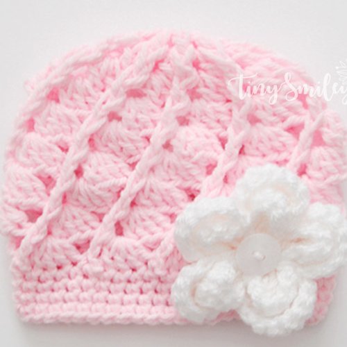 Bonnet bébé crocheté rose avec une fleur blanche naissance cadeau