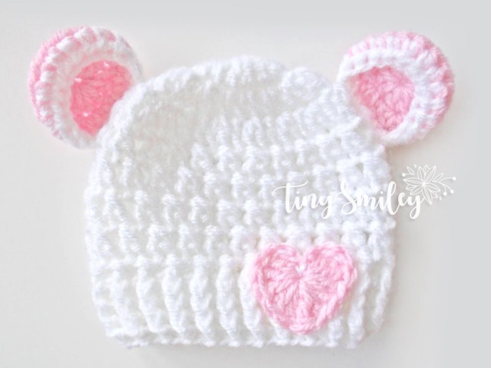 Bonnet Bebe Ourson Blanc Avec Un Petit Coeur Rose Un Grand Marche