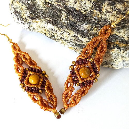 Boucles d'oreille bohèmes, pierre, or, havane, ocre, macramé, cadeau original